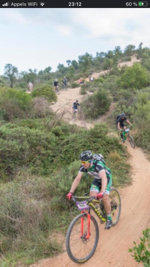Mobilhome A Frejus A 15 Minute De La Mer Sur Terrain Independant ภายนอก รูปภาพ