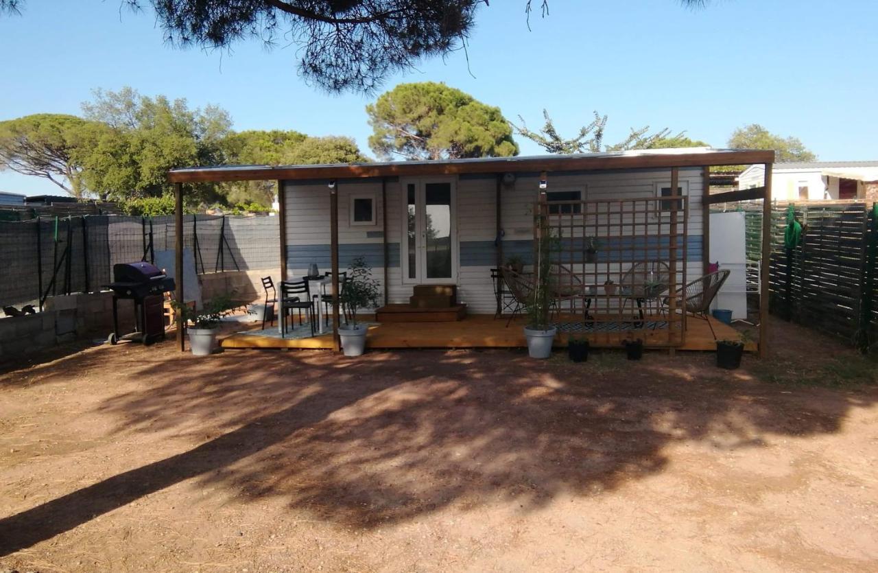Mobilhome A Frejus A 15 Minute De La Mer Sur Terrain Independant ภายนอก รูปภาพ