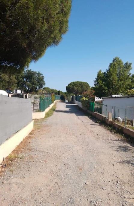 Mobilhome A Frejus A 15 Minute De La Mer Sur Terrain Independant ภายนอก รูปภาพ