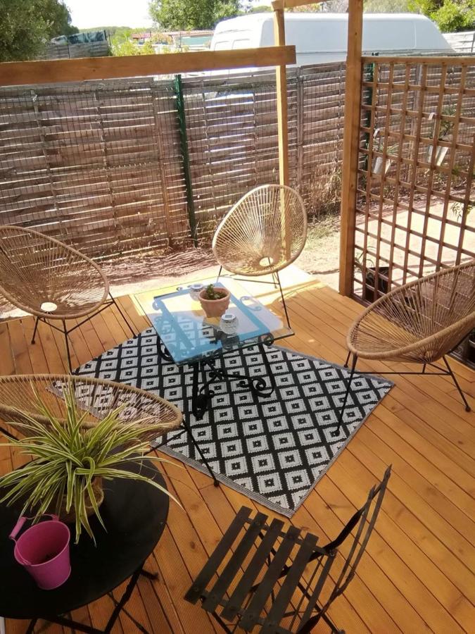 Mobilhome A Frejus A 15 Minute De La Mer Sur Terrain Independant ภายนอก รูปภาพ