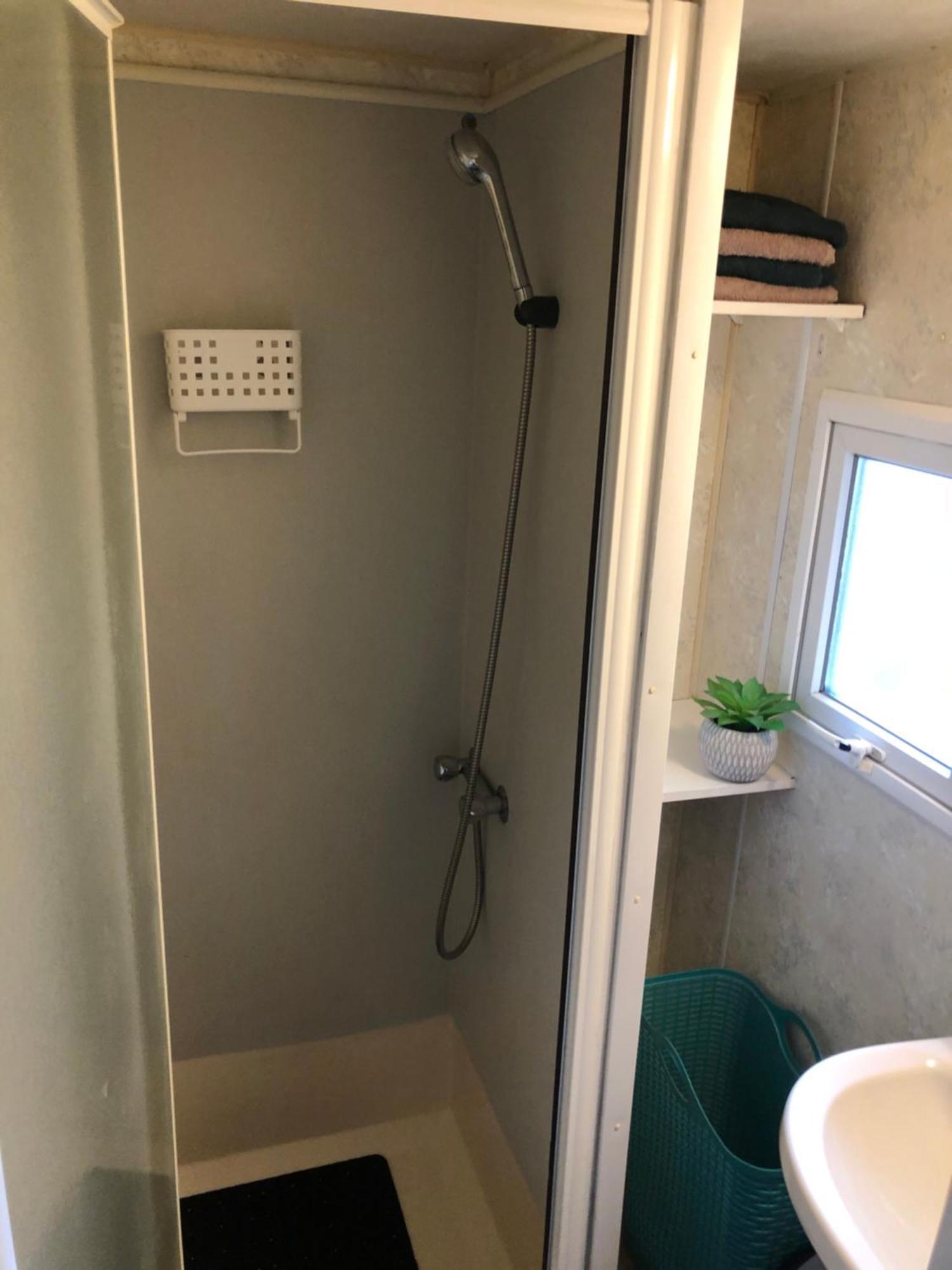 Mobilhome A Frejus A 15 Minute De La Mer Sur Terrain Independant ภายนอก รูปภาพ