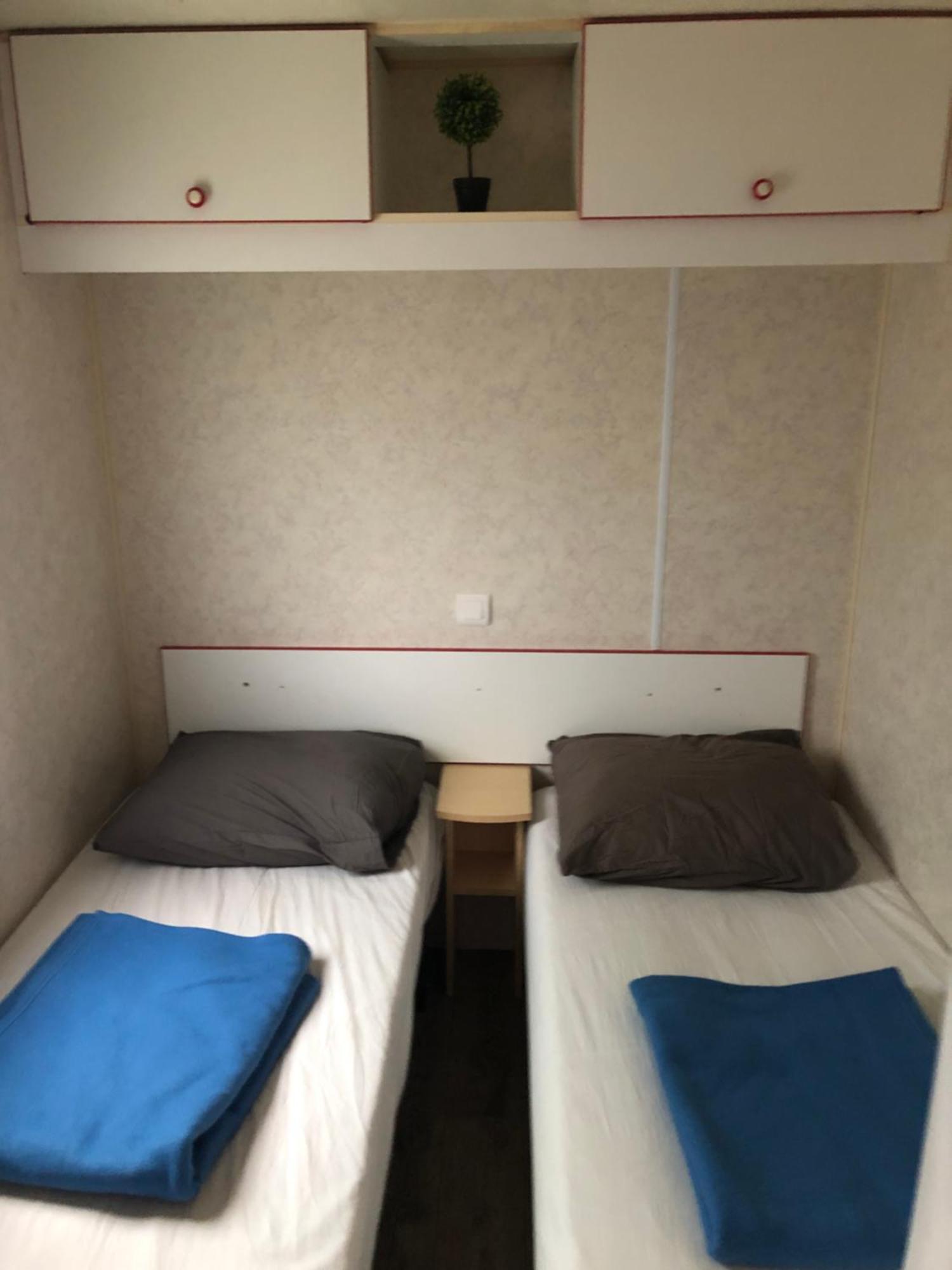 Mobilhome A Frejus A 15 Minute De La Mer Sur Terrain Independant ภายนอก รูปภาพ